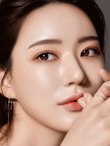 عدسات LOLOA لون العدسة : دايمود براون