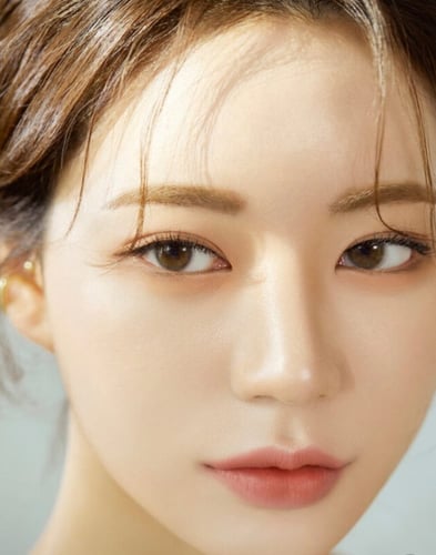 عدسات LOLOA لون العدسه : كراميل