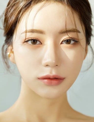 عدسات LOLOA لون العدسة : كراميل