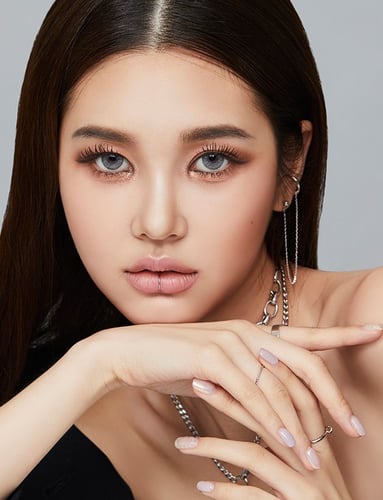 عدسات LOLOA لون العدسه : رمادي متوهج