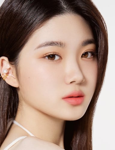 عدسات OLOLA يوميا لون العدسة : دايمود عسلي