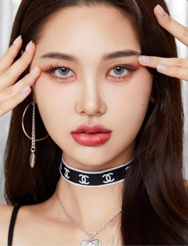 عدسات LOLOA لون العدسه : ثلجي