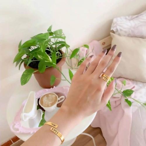 اسواره نسائيه مع خاتم بالاسم