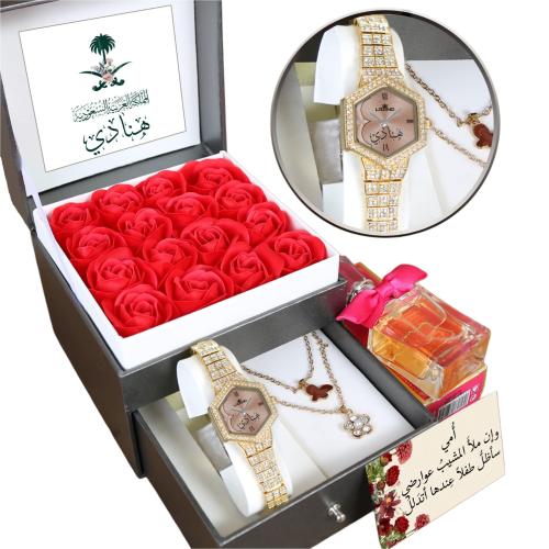 بوكس نسائي ورد مع ساعة بالاسم