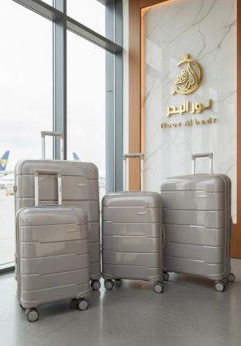 طقم شنط سفر مكون من 4 قطع ضد الكسل .
