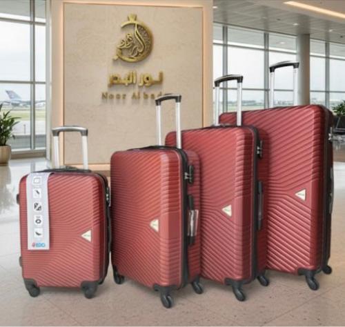 طقم شنط سفر مكون من 4 قطع ضد الكسل