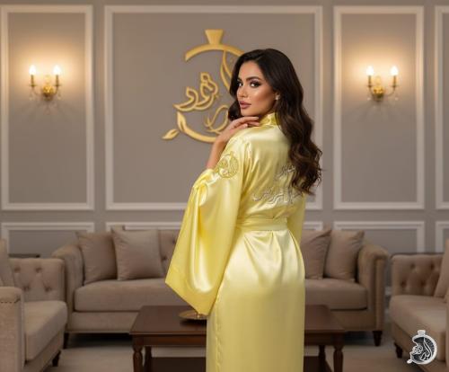 روب عروسة مع التطريز