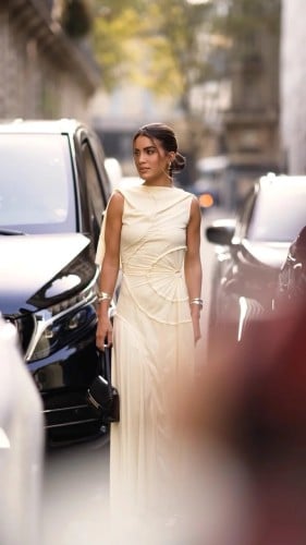 فستان طويل انيق من الخلف فتحة ظهر