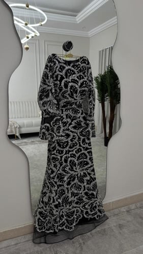 فستان مطرز اسود