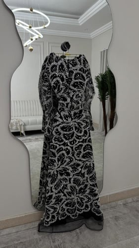 فستان مطرز اسود