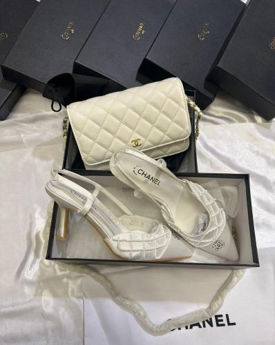 طقم شانيل شنطة وحذاء كعب نسائي