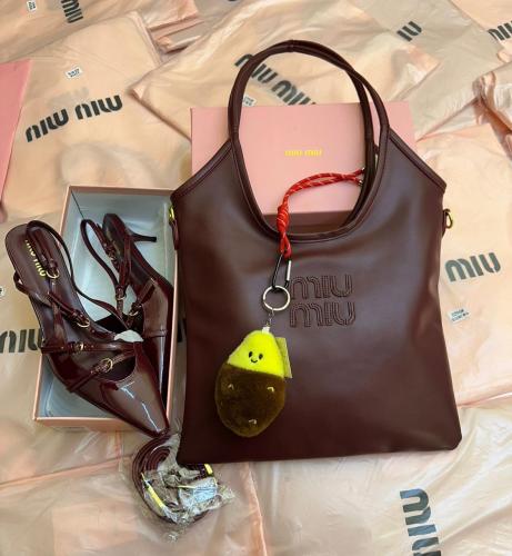 طقم ميو ميو شنطة وحذاء كعب نسائي