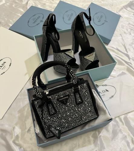 طقم شنطة + حذاء كعب برادا