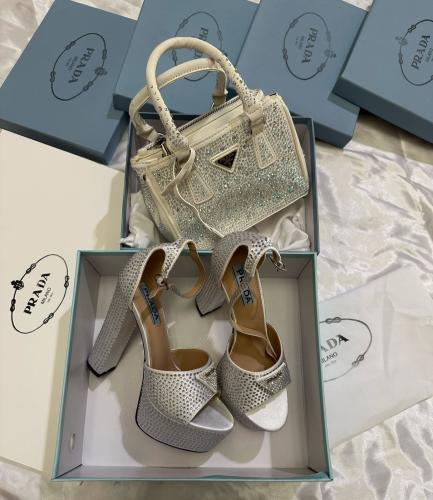 طقم شنطة + حذاء كعب برادا