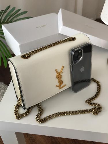 شنطة نسائية من GUESS