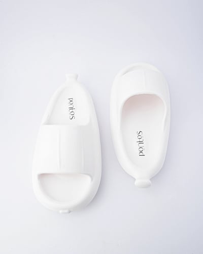 بنانا شبشب أبيض