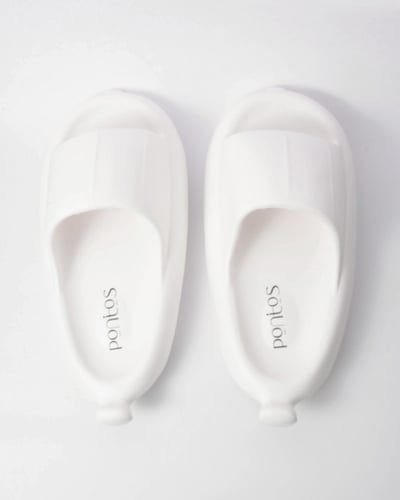 بنانا شبشب أبيض