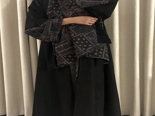 عباية اريج ) شمواه بااكمام شال كشميري وطرحه دبل في...