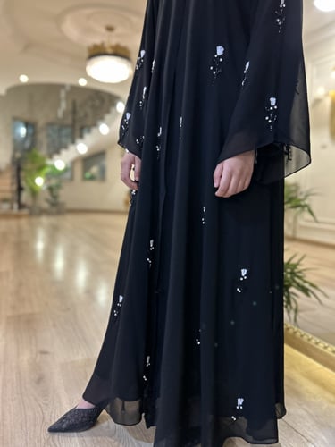 عباية نوال ) مزينه بتطريز خيوط مع شك خرز