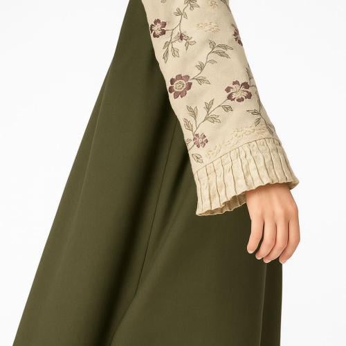 عباية فجر ) انيقة بتدخيلة كم مطرزة متوفره باألوان