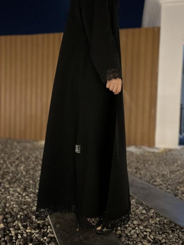 عباية اسيل ) ناعمة مزينه بالدانتيل