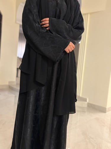 عباية جوري ) كريب حريري منقوش