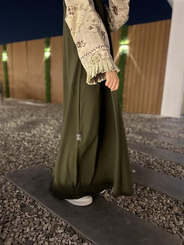 عباية فجر ) انيقة بتدخيلة كم مطرزة متوفره باألوان