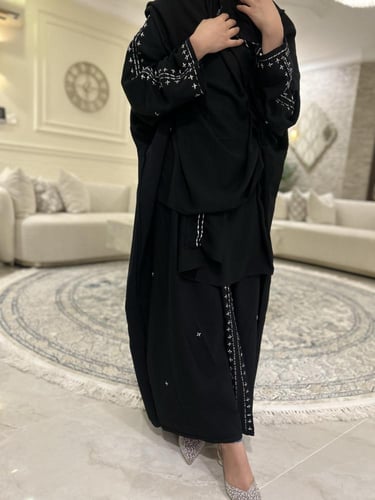 عباية هياء ) مطرزة انيقة