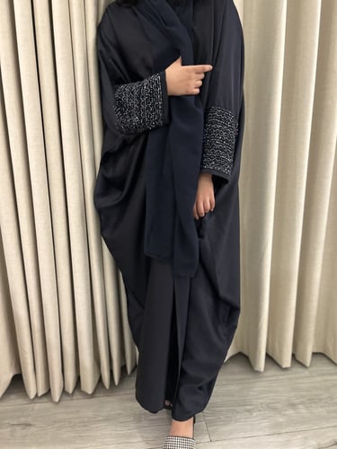 عباية حصه )قصة فراشة مزينه بأكمام شك