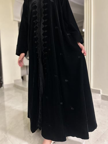 عباية رؤى )مخمل مطرز كلوش