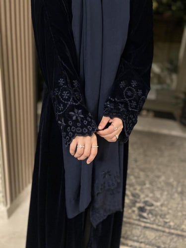 عباية ديم مخمل مطرز برغندي