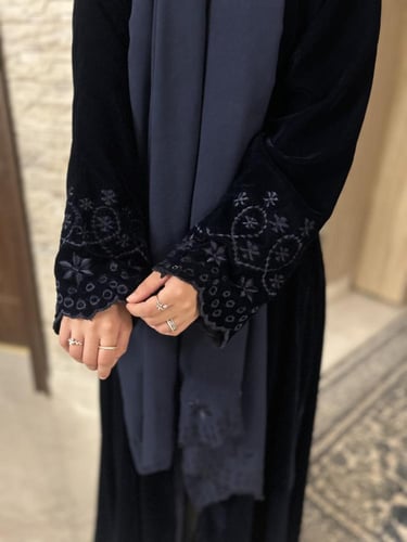 عباية ديم مخمل انيق متوفر الوان