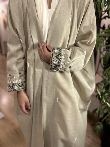 عباية لنن تطريز وشك