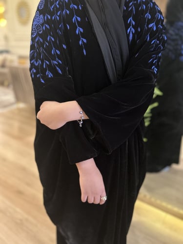 عباية مخمل تطريز