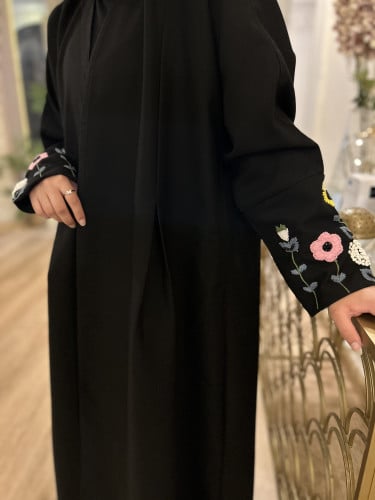 عباية مطرزه كسرات