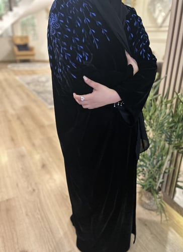 عباية مخمل تطريز