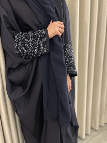 عباية حصه )قصة فراشة مزينه بأكمام شك