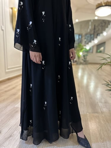 عباية نوال ) مزينه بتطريز خيوط مع شك خرز