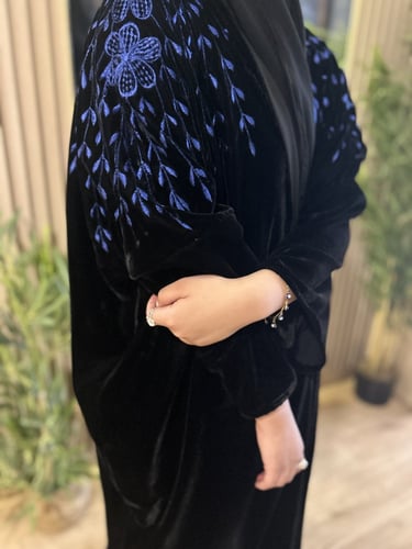 عباية مخمل تطريز