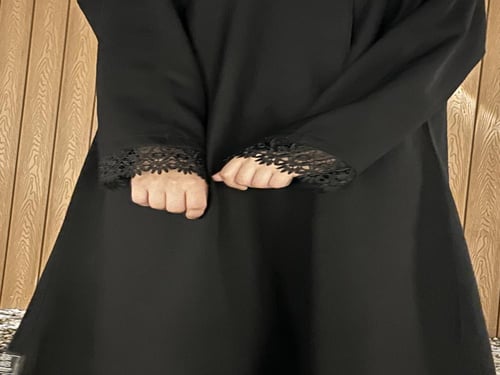 عباية اسيل ) ناعمة مزينه بالدانتيل