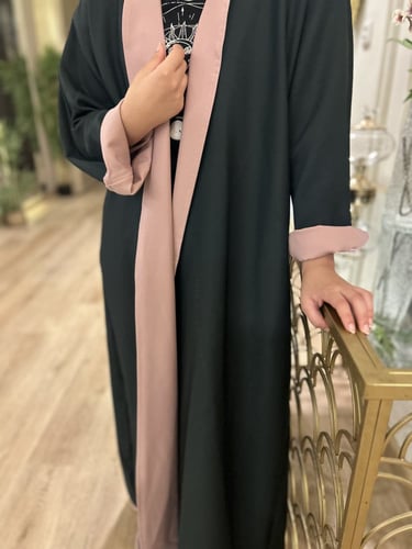 عباية دبل فيس لون زيتي ولون نود تنلبس من جهتين
