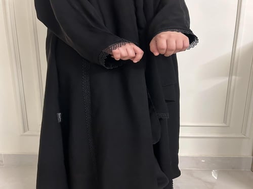 (عباية صبا ) بالدانتيل تفصيل ممتاز