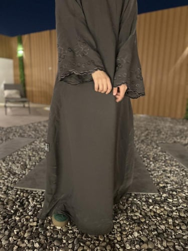 عباية اثير ) صيفية مطرزة لون بني ومتوفر منها اسود