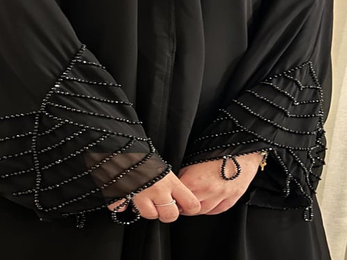 عباية رغد )شيفون بأكمام مزينه بالشك متوفر خيارات