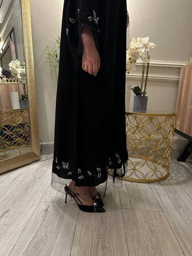 شك من الاكمام والاسفل وطرف العباية حسب الاختيار