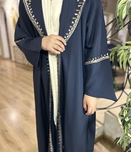 عباية انيقة مطرزه