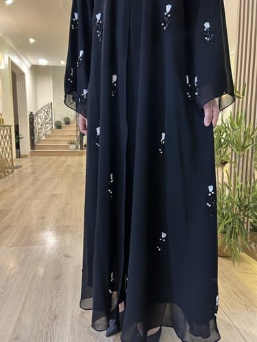 عباية نوال ) مزينه بتطريز خيوط مع شك خرز