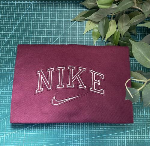 تيشيرت بتطريز Nike