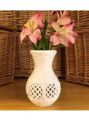 مزهرية الزهور بتصميم العقدة السلتية