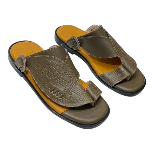 حذاء شرقي كلاس بتصميم الإصبع